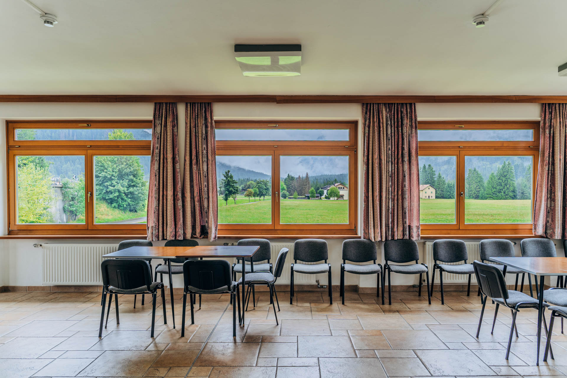 Sala convegni con vista sulla valle